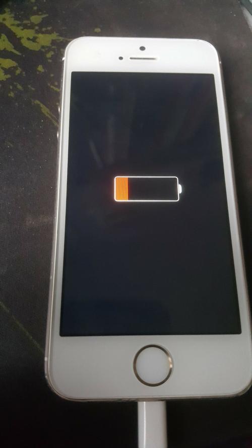 先给手机充下电,看看是否是手机没电的原因.