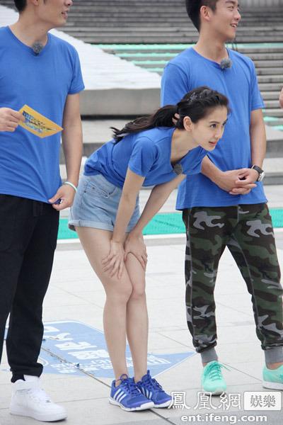 《奔跑吧兄弟》周五开播 baby素颜出镜俯身秀美腿