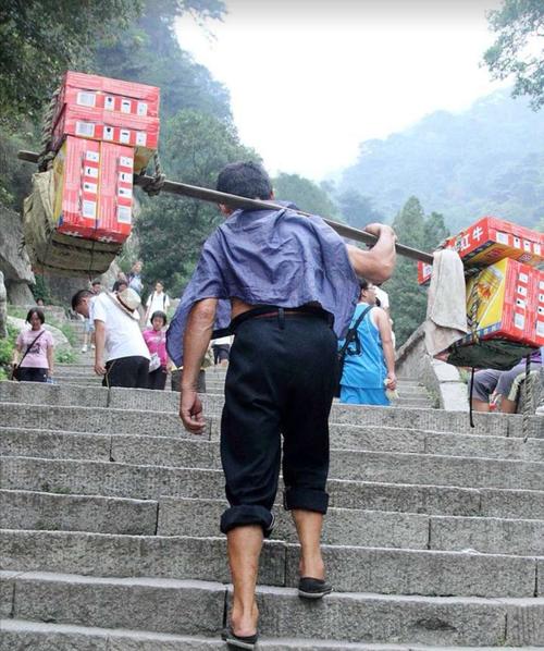 泰山挑山工
