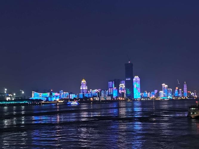 2019年五一节武汉观长江大桥夜景灯光秀