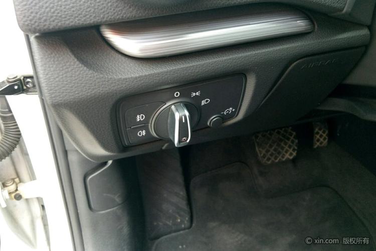 奥迪a3大灯开关