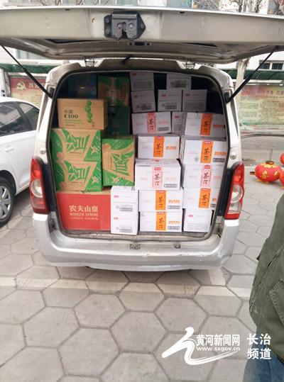 李某驾驶的车牌号为晋dhxxxx的小型客运面包车,后面拉了慢慢一车厢的