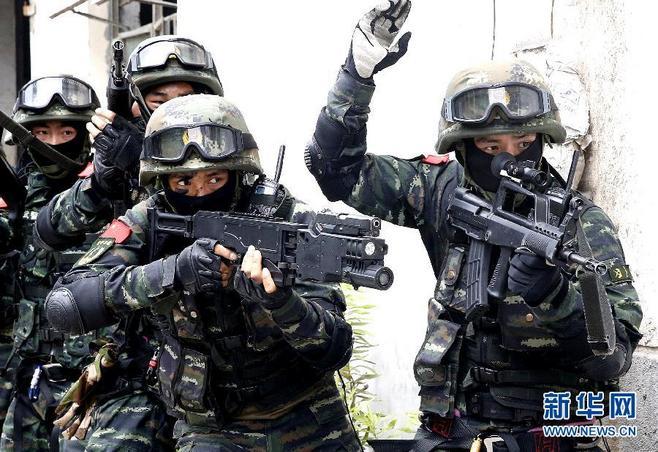 上海武警特战队苦练"巷战"反恐