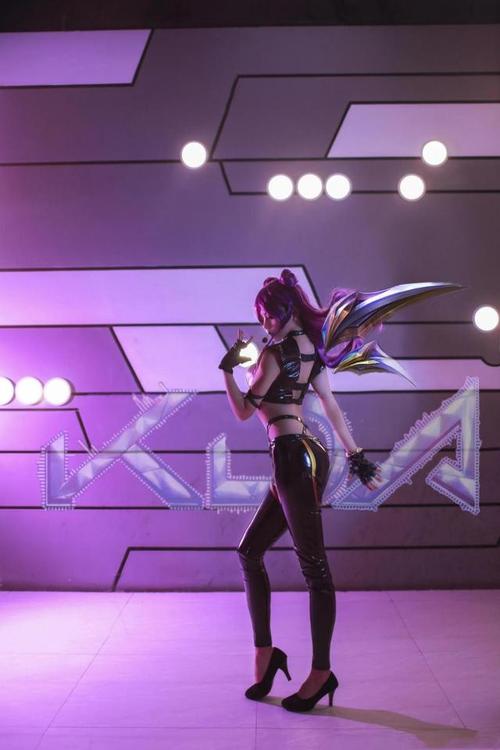 kda卡莎cos鉴赏,原来高跟鞋和皮裤还可以这样搭配?