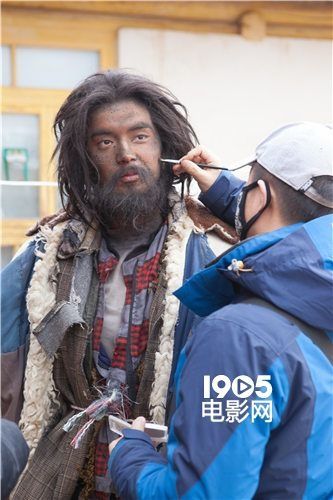 一个勺子曝拍摄花絮照勺子金世佳造型丑哭