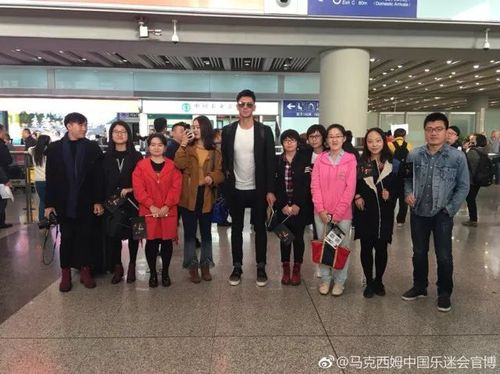 最高的长颈鹿是他是他就是他跟谁合照都是碾压钢琴巨人王子,官方身高2