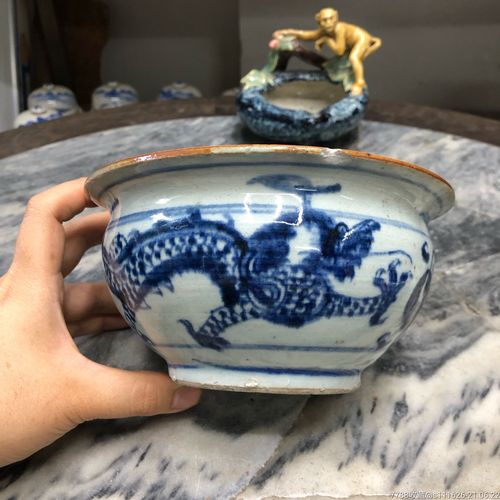 清中期青花双龙戏珠纹大香炉