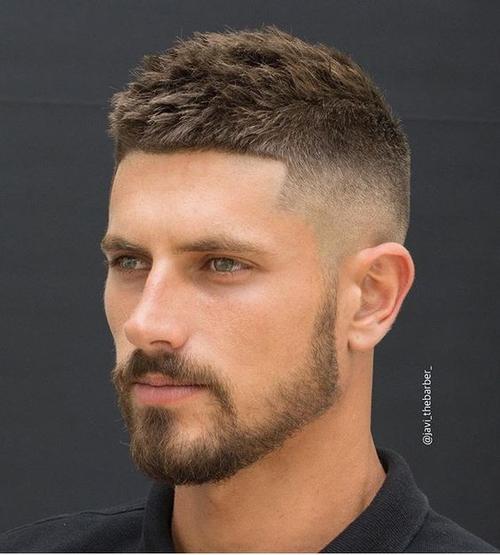 最受欢迎的4种男士发型改变真不小头发花白大叔一样很精神