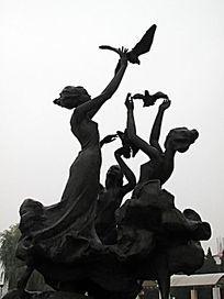 雕塑《少女与和平鸽》