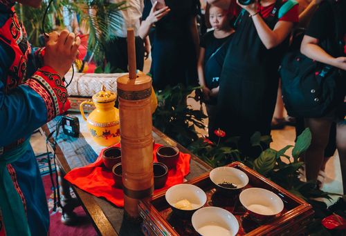 现场酥油茶教学制作.     