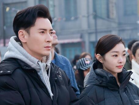 昨日,由韩栋携手宋轶主演的谍战剧《蜂巢》在常州举行开机仪式,韩栋