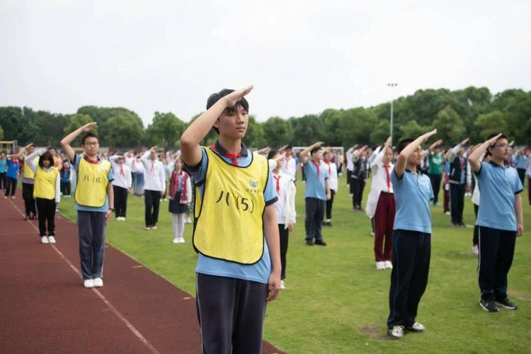 队员们,让我们围绕在党的身边, 本文来自《上海市嘉定区迎园中学》