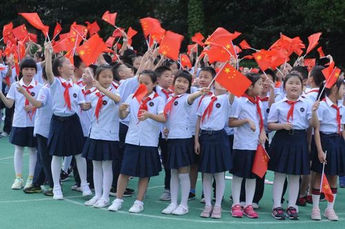national day今天的升旗仪式,激发了上二少先队员,儿童团员的爱国情感