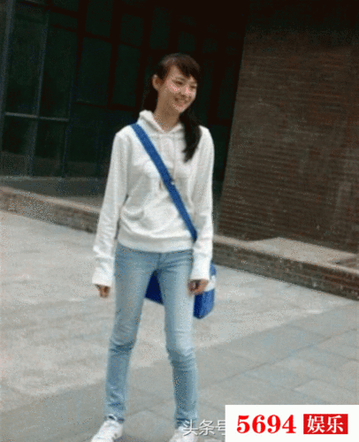 郑爽的衣服虽然很大众,但小清新范也还是不错的呢