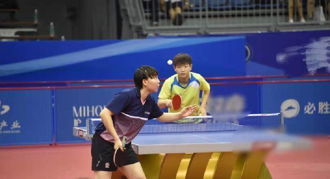 乒乓国手朱雨玲住进肿瘤医院,躺病床上竖大拇指,曾缺席多场比赛