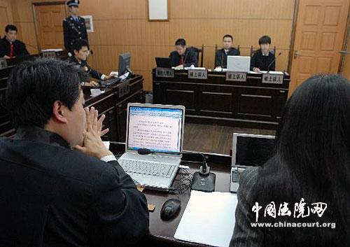 8万网民"旁听"庭审 全国人大代表赞扬网络直播