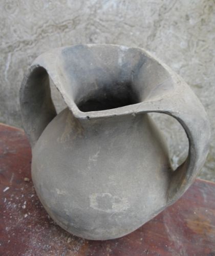 汉代黑陶双耳罐