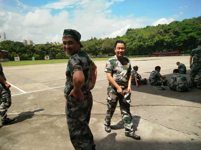 侯飞:两所"大学"搭起成功的阶梯