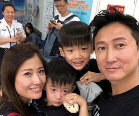 洪金宝女儿36岁至今未嫁看到照片后才明白网友没那胆量