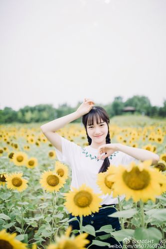 组图:中戏女生李彦漫晒清凉写真 被称小青葱