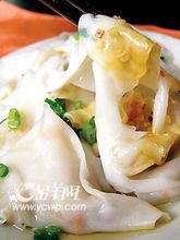 粉包是广州从化特有的农家美食,以类似于猪肠粉的粉皮切成三角形包裹