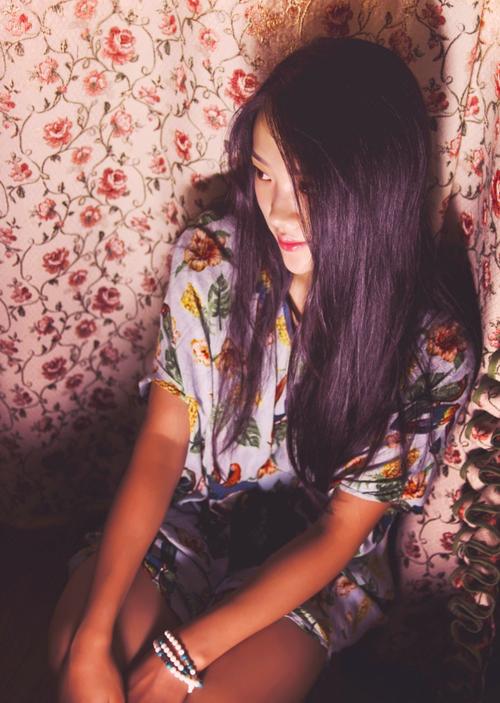 贤淑端庄的气质女孩令人青睐私房照写真图片下载