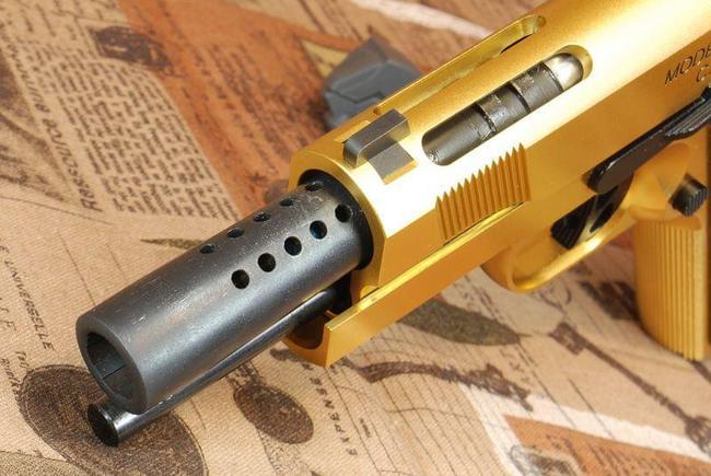 枪管为黑色消光磷酸处理,枪膛抛光表面处理