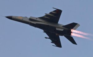 中国歼轰-7战斗轰炸机