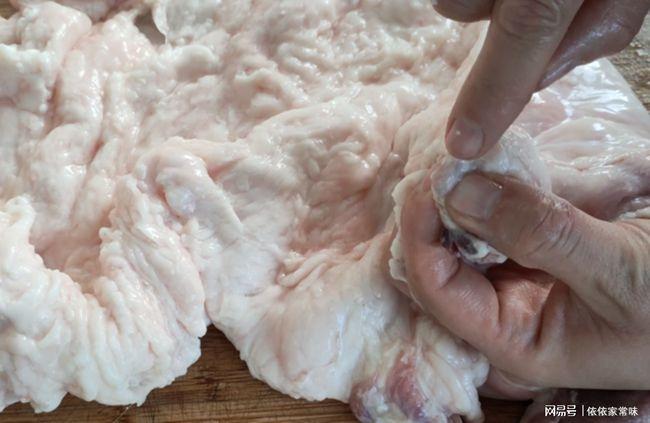 炼猪油时记住不要直接下锅熬教你一招猪油又白又香无腥味