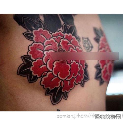 新传统前胸牡丹纹身图案