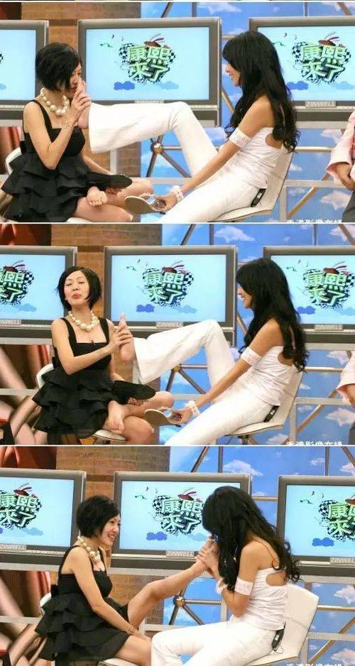 还有一期是让男嘉宾来闻脚臭,然后拼比三位女嘉宾谁的脚更臭.