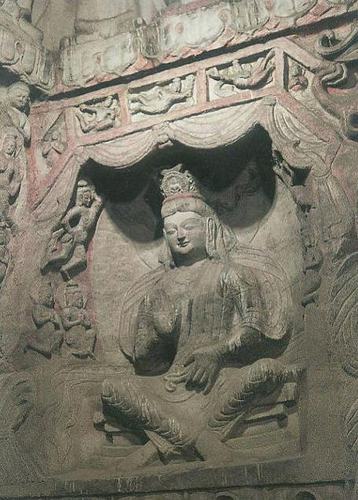 云冈石窟第7窟后室南壁上层东侧佛龛交脚弥勒像