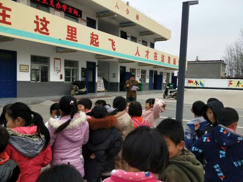 颍上县王岗镇中心学校_王岗镇三唐小学举行升旗仪式