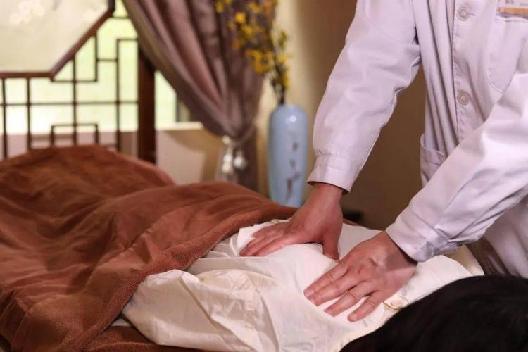 专家一对一咨询,经络特色体查,找到颈肩问题根源所在!