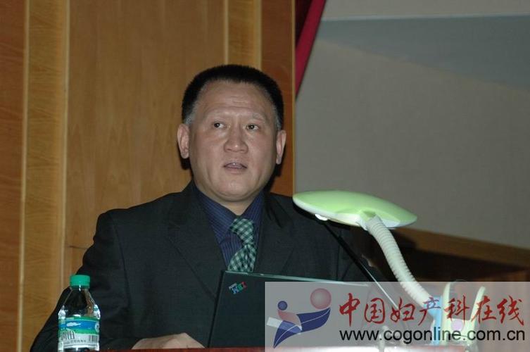 沈铿教授主持会议