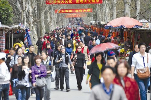 图文管制首日三大墓区未现拥堵