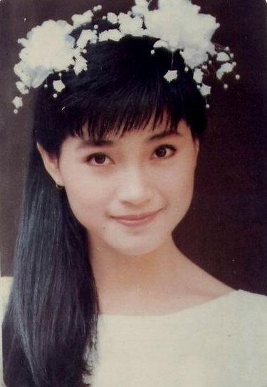 方季惟又出新歌了,名字叫《君子兰》.