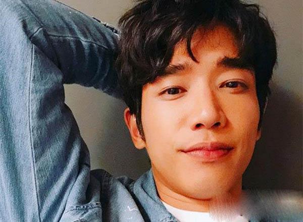 刘以豪在韩国怎么火的人气爆棚拿下亚洲明星奖