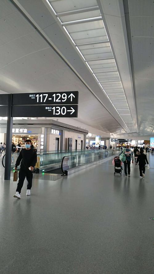 通过安检,马上就要登机了.