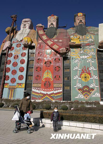 正文   12月15日拍摄的以"福禄寿"三星塑像为造型的天子大酒店