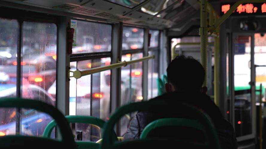 【4k】上下班下雨天公交车窗外忧伤伤感