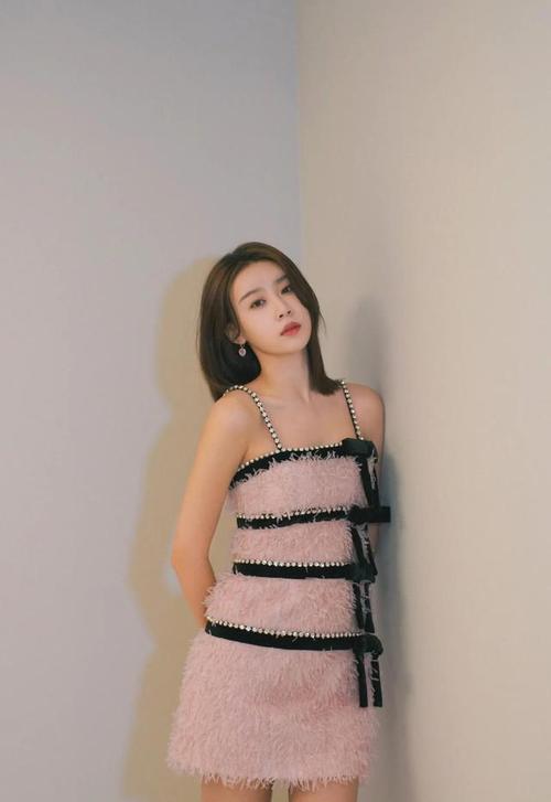 张雅卓一位又美又仙又酷又飒又帅的气质女星