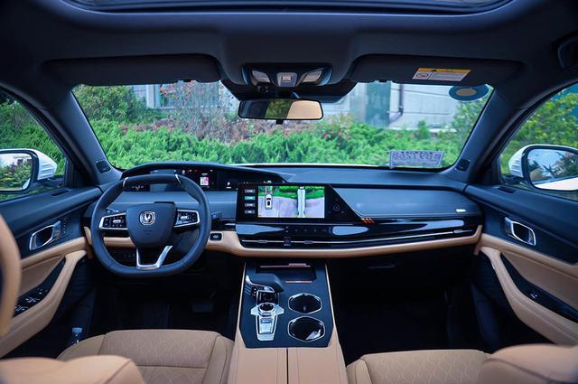 前作uni-t外观设计优于内饰,uni-k在内饰部分进行了全面补强,升级为