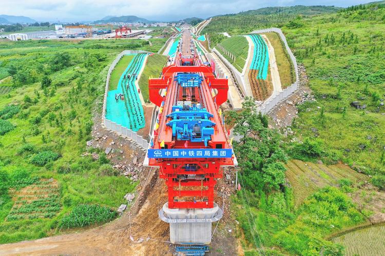 6月7日焦点图:贵南高铁预计2023年12月建成