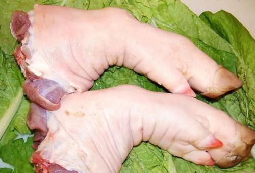 买猪蹄时,买前脚还是后脚?口感相差很大,你买错了吗?