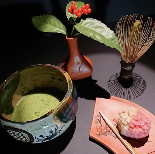 北大路鲁山人陶瓷作品:织部烧茶碗