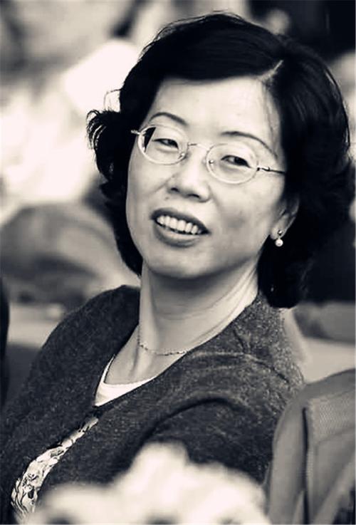 父爱天空下 我是最幸福的那片云------舒婷 - ╰丶倚窗ミ弄弦