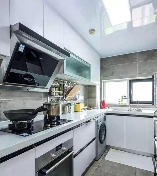 不锈钢厨房台面到底好不好?过来人的大实话,感觉有点"