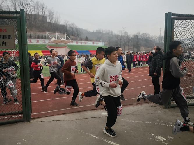 挥动激情,放飞梦想 —— 黄陵县店头中学冬季越野赛