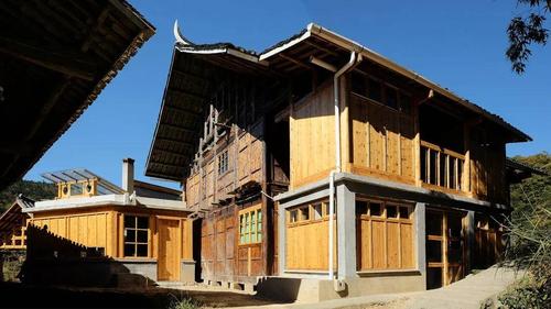 湖南省隆回县虎形山瑶族乡崇木凼村改造后的民居厕所.(卢健松 摄)